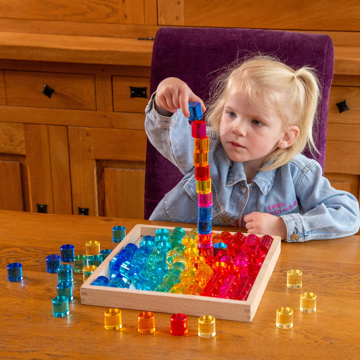 Tickit 100 pcs Gem Circle Lucite Gem Circle Blocks with Mirror Tray Rainbow Translucent Acrylic Open-ended Toy with Tray Tickit