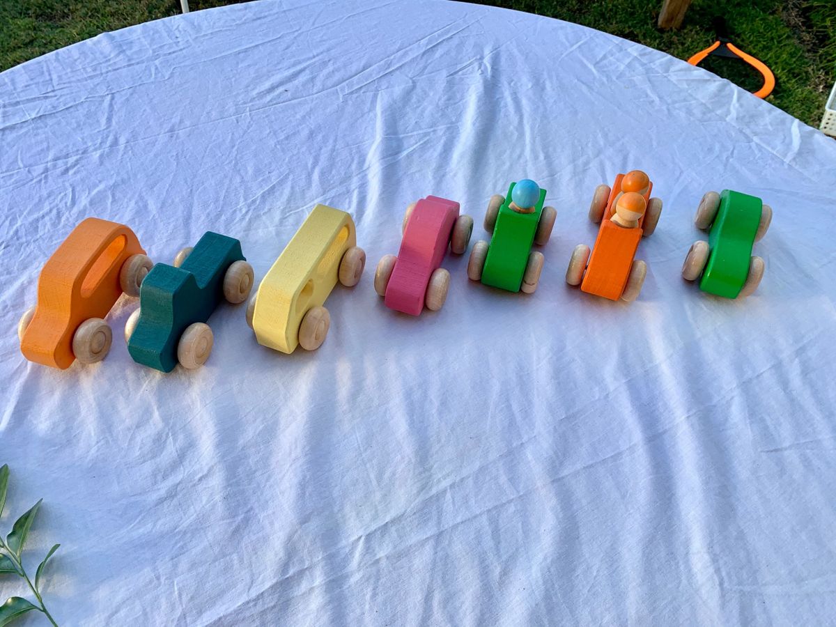 Wooden Rainbow Cars & Dolls Set - HAPPY GUMNUT